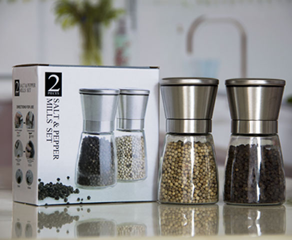 Dụng Cụ Đựng Và Xay Tiêu Chai Thủy Tinh Trong Với Nắp Inox Cầm Tay Sang Trọng, Thiết Kế Nhỏ Gọn Đẹp Mắt Với Gam Màu Bạc Được Ưa Chuộng Dễ Dàng Sử Dụng Và Vệ Sinh