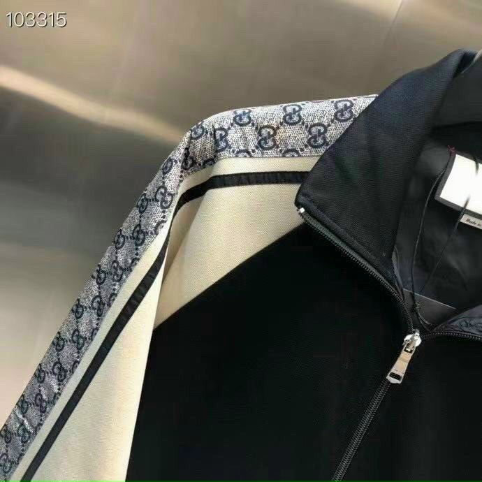 Áo Khoác Dù Viền Tay Gucci KD55